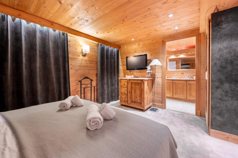 Châlet - 391 m² - 8 pièces