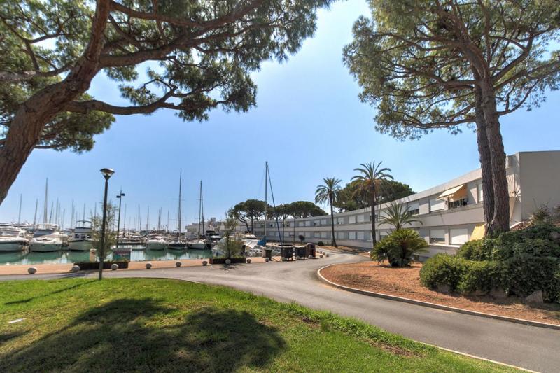 Studio - 14 m² - 1 pièce