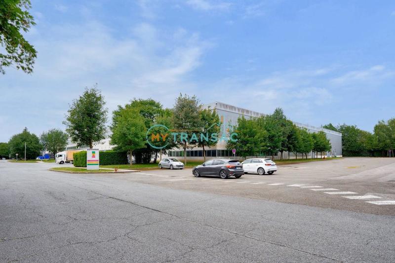 Entrepôt - 6 903 m²