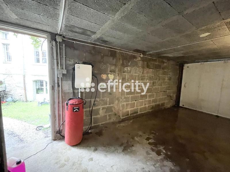 Demeure - 255 m² - 11 pièces