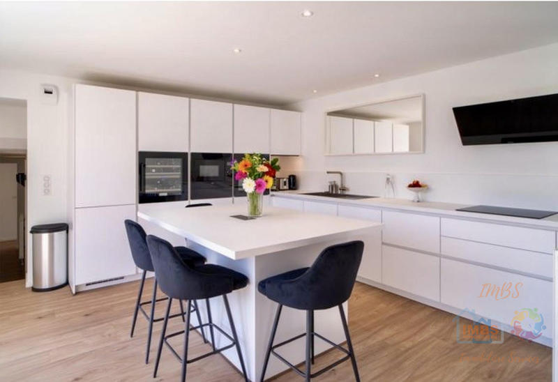 Maison traditionnelle - 291 m² - 8 pièces