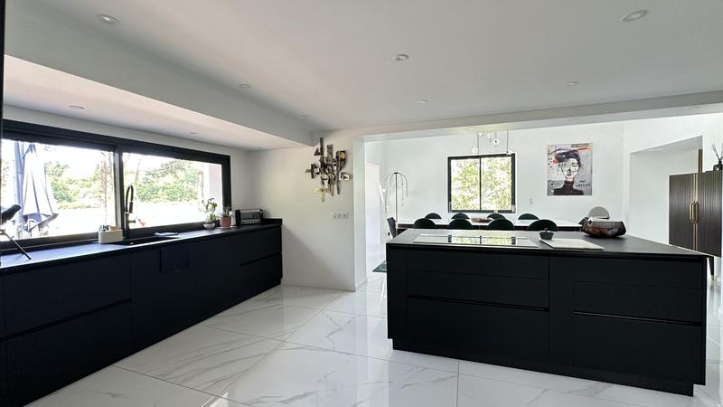 Maison - 322 m² - 9 pièces