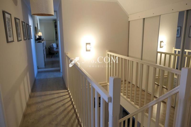 Maison - 200 m² - 8 pièces