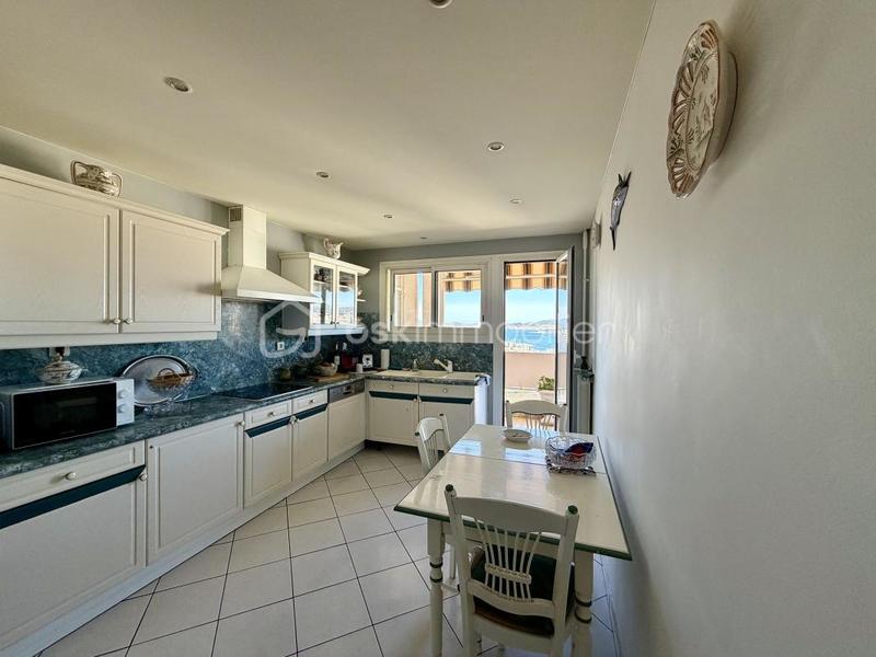 Appartement - 94 m² - 4 pièces