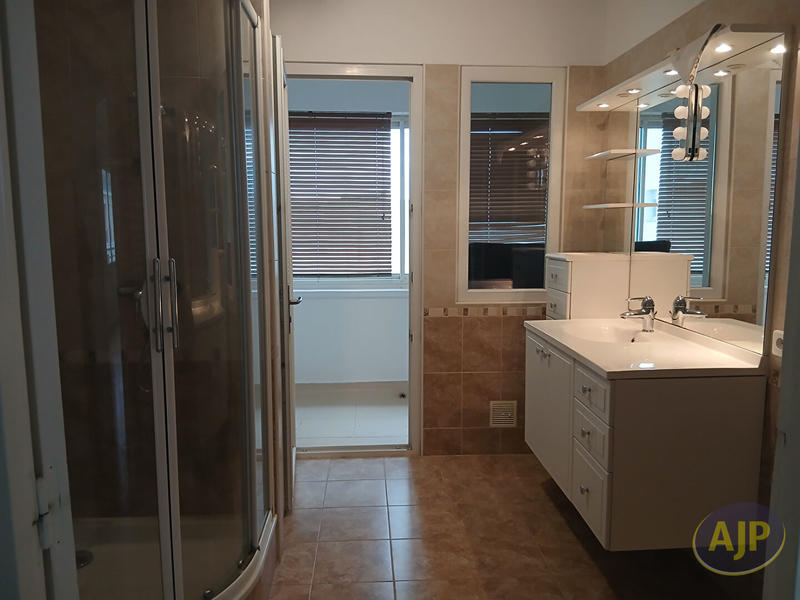 Appartement - 102 m² - 4 pièces