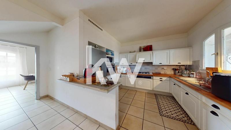 Maison - 214 m² - 9 pièces