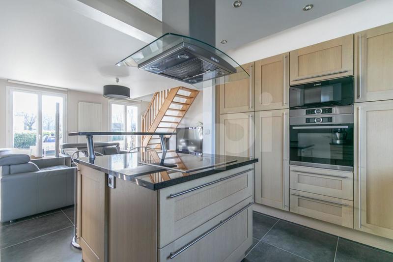 Maison - 205 m² - 8 pièces