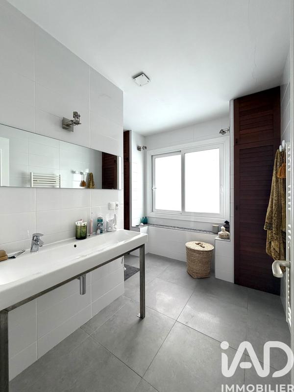 Maison - 210 m² - 9 pièces