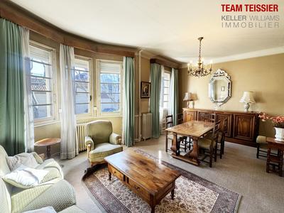 Maison - 240 m² - 9 pièces