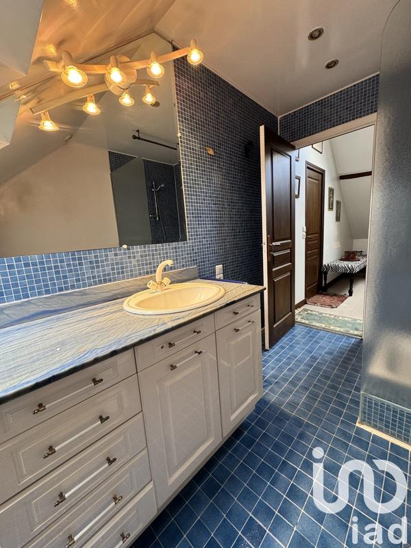 Maison - 230 m² - 8 pièces