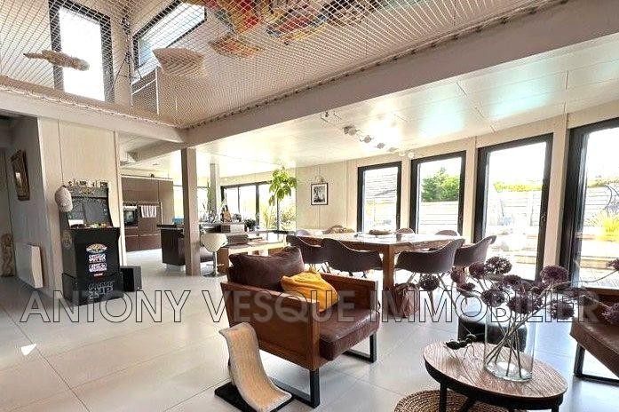 Maison contemporaine - 320 m² - 10 pièces