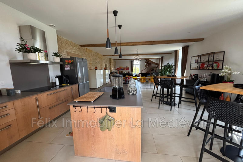 Demeure - 218 m² - 5 pièces