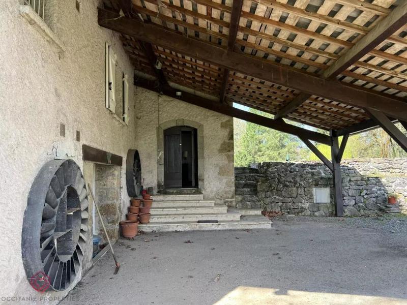 Propriété - 227 m² - 7 pièces