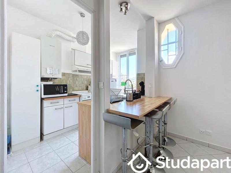 Chambre - 13 m² - 1 pièce