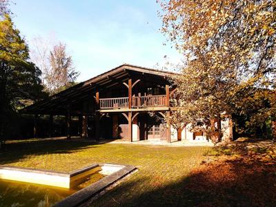 Maison - 213 m² - 7 pièces