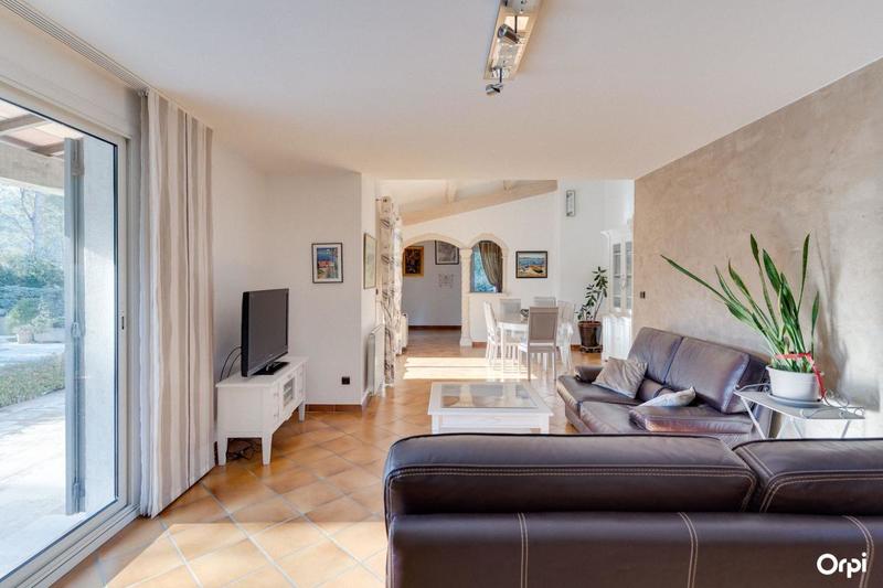 Maison - 220 m² - 5 pièces