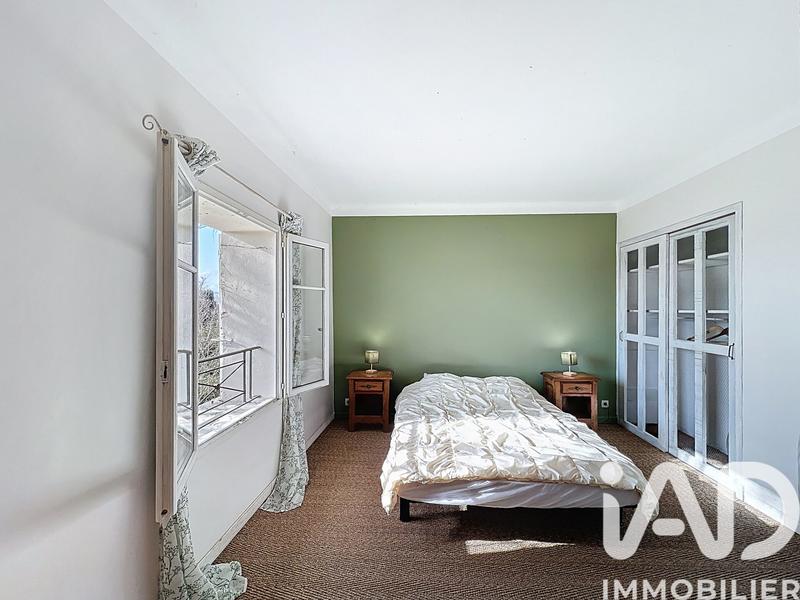 Maison - 460 m² - 13 pièces