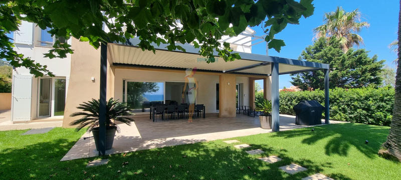 Villa - 211 m² - 7 pièces