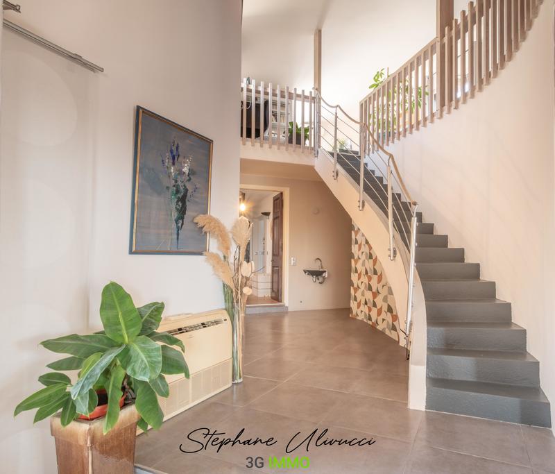 Maison d'architecte - 263 m² - 9 pièces