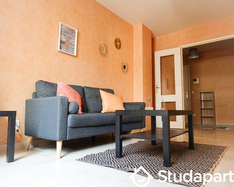 Chambre - 100 m² - 1 pièce