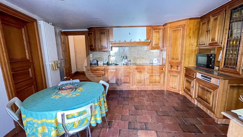 Maison en pierre - 323 m² - 10 pièces