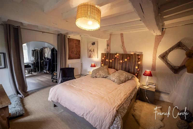 Maison - 280 m² - 11 pièces