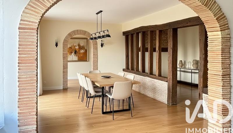 Maison - 255 m² - 11 pièces