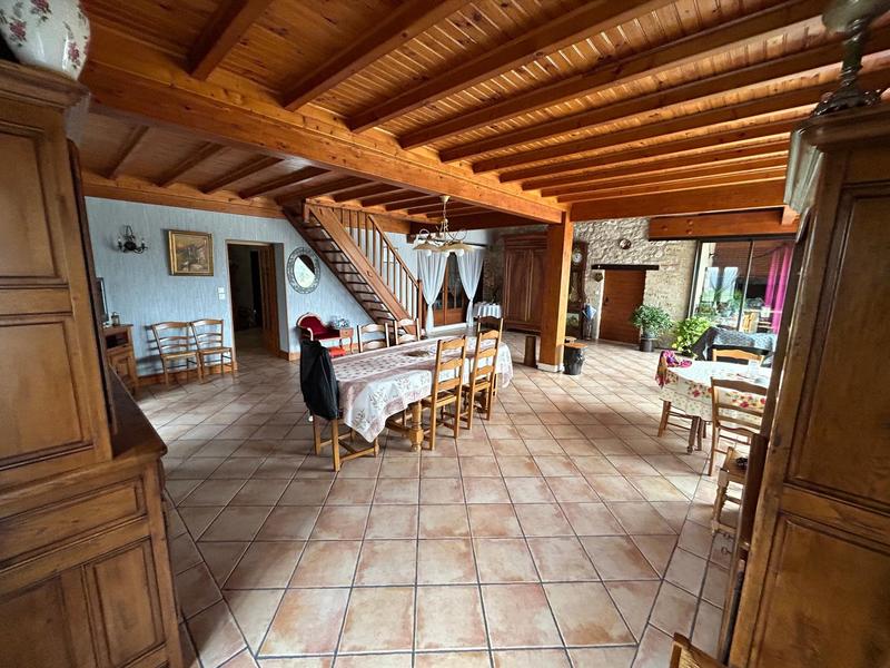 Maison - 430 m² - 9 pièces