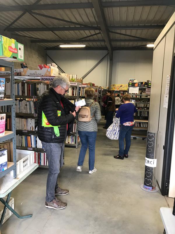 Foire aux livres, Cd, Dvd, Vinyles et cartes Pokemon