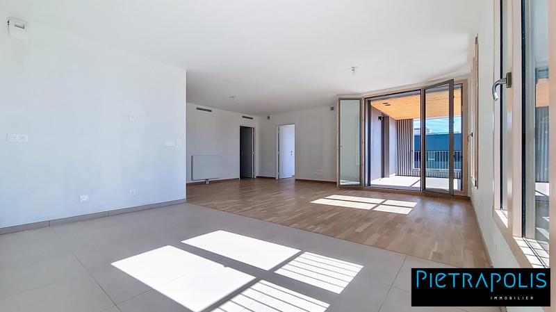 Appartement - 93 m² - 4 pièces