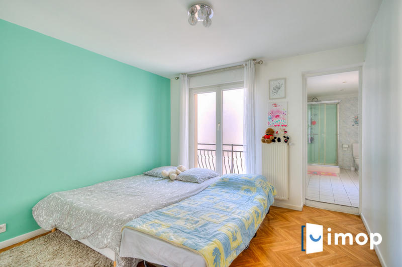 Maison - 182 m² - 8 pièces