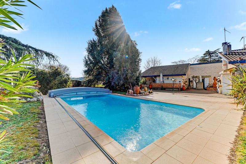 Propriété - 330 m² - 6 pièces