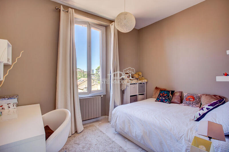 Maison - 186 m² - 8 pièces