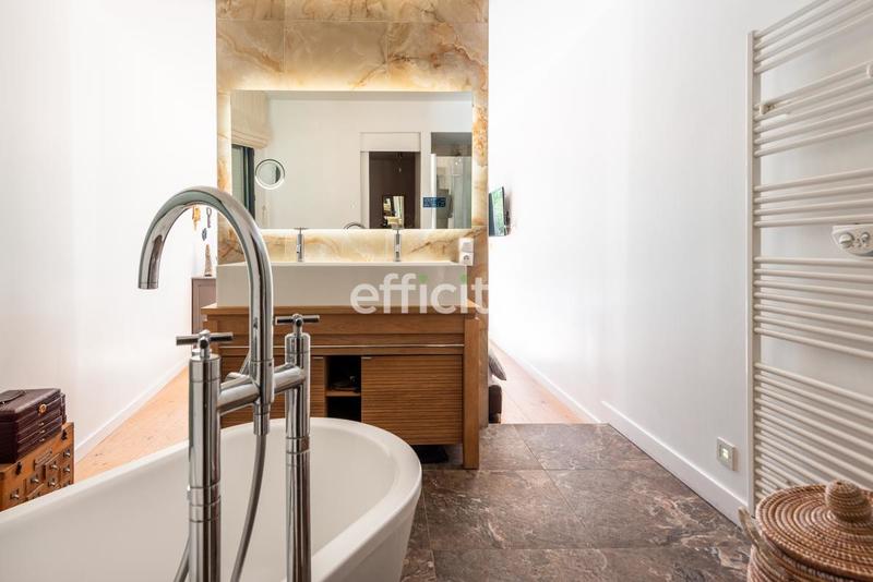 Maison - 292 m² - 10 pièces