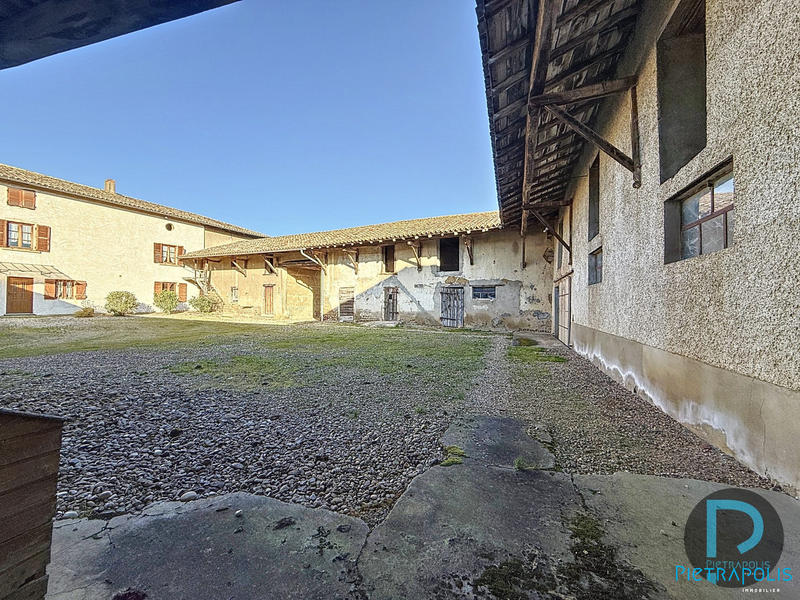 Maison ancienne - 365 m² - 5 pièces