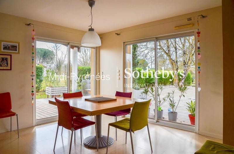 Maison - 230 m² - 6 pièces