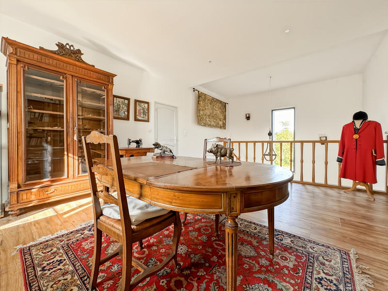 Propriété - 260 m² - 9 pièces