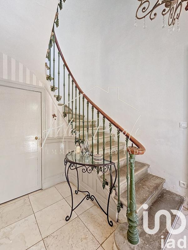 Maison - 226 m² - 13 pièces