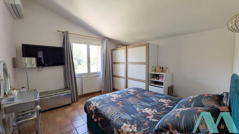 Propriété - 325 m² - 7 pièces