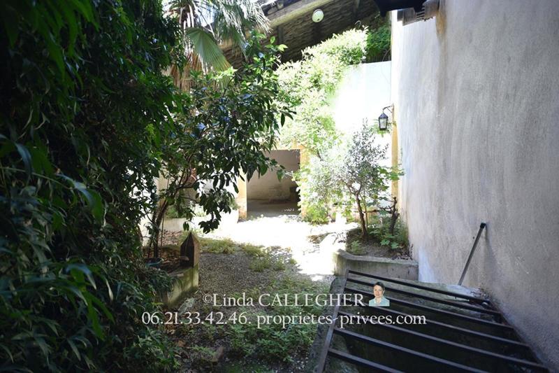 Demeure - 279 m² - 9 pièces