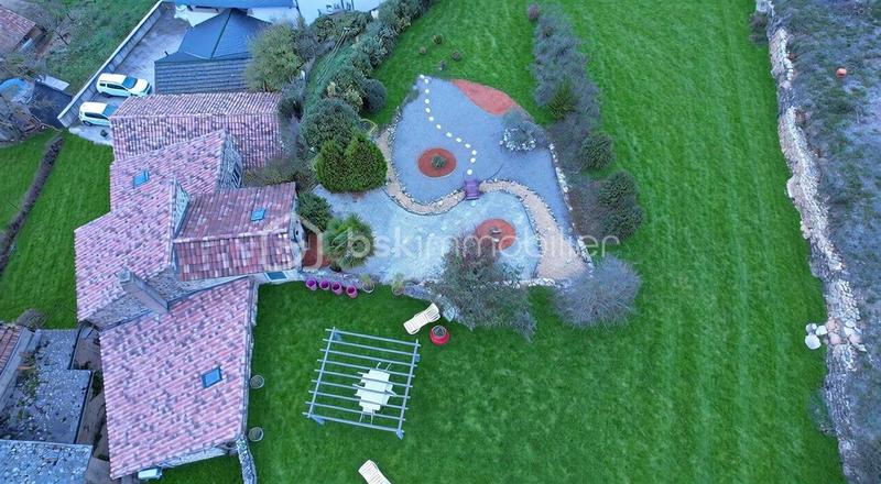 Demeure - 300 m² - 14 pièces