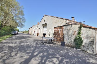 Maison - 392 m² - 14 pièces
