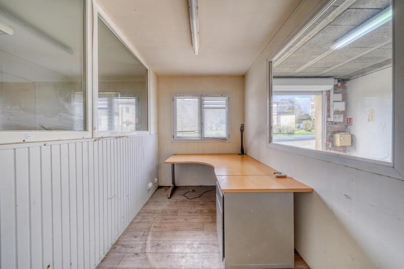 Parking / Garage - 600 m²