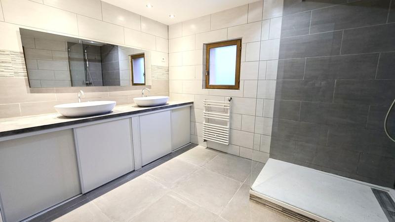 Maison - 252 m² - 6 pièces