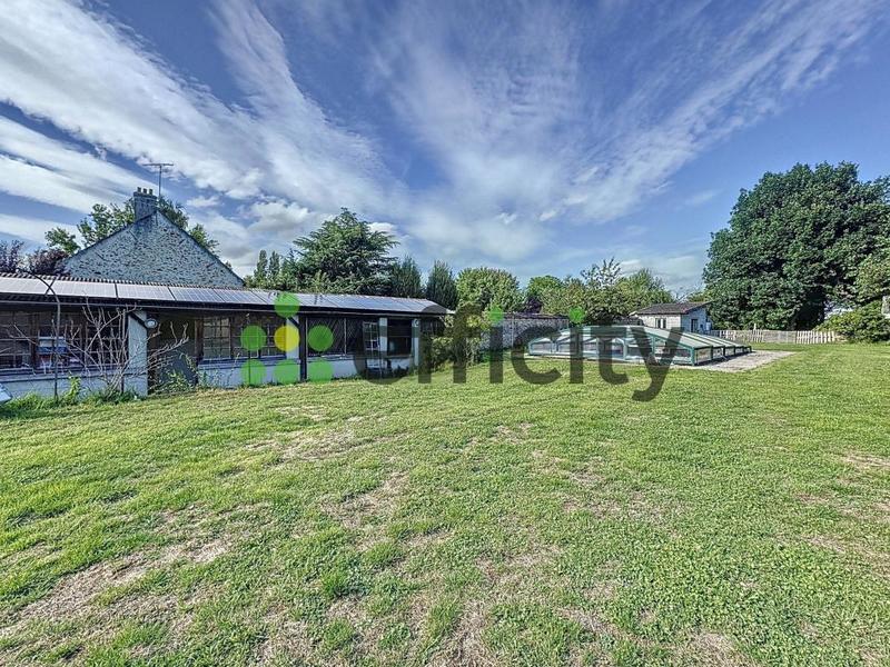 Chaumière - 214 m² - 9 pièces