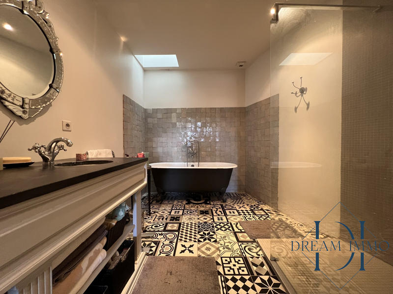 Villa - 374 m² - 8 pièces