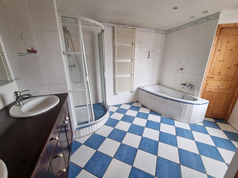 Maison - 204 m² - 7 pièces