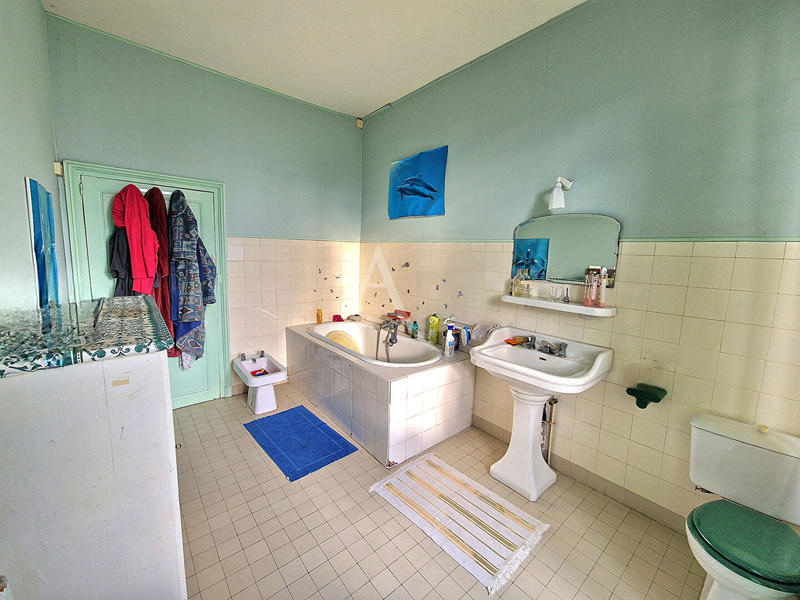 Maison - 307 m² - 10 pièces