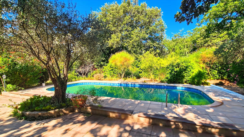 Maison - 270 m² - 9 pièces