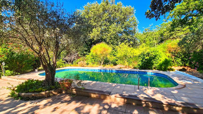 Maison - 270 m² - 9 pièces